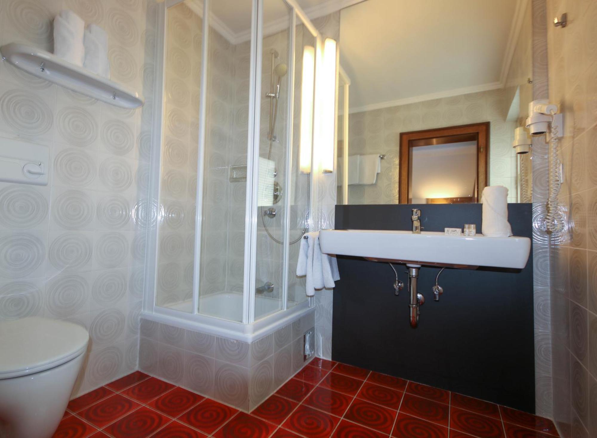 Kia Ora Hotel Restaurant Wagrain Bagian luar foto